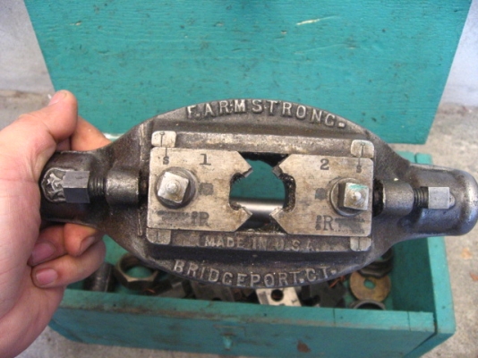 ต๊าปเกลียวงานเก่า  F.Armstrong made in usa