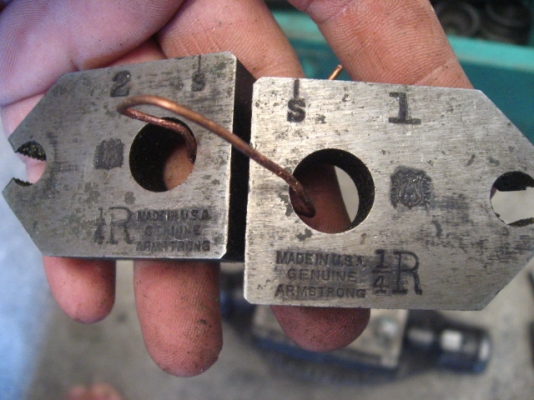 ต๊าปเกลียวงานเก่า  F.Armstrong made in usa