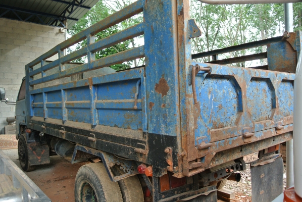 ISUZU NPR จัดไฟแนนซ์ได้ 300,000 บาทคะ ขายกลางอากาศไป เพชรบุรีคะ