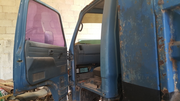 ISUZU NPR จัดไฟแนนซ์ได้ 300,000 บาทคะ ขายกลางอากาศไป เพชรบุรีคะ