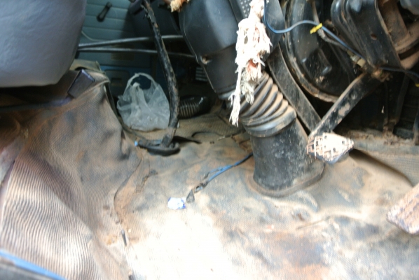 ISUZU NPR จัดไฟแนนซ์ได้ 300,000 บาทคะ ขายกลางอากาศไป เพชรบุรีคะ