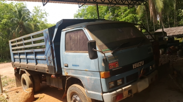 ISUZU NPR จัดไฟแนนซ์ได้ 300,000 บาทคะ ขายกลางอากาศไป เพชรบุรีคะ