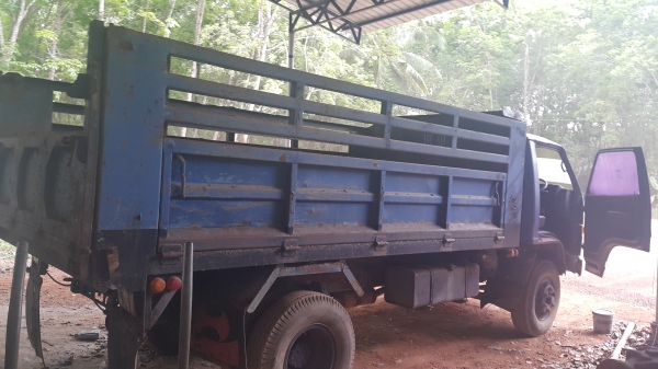 ISUZU NPR จัดไฟแนนซ์ได้ 300,000 บาทคะ ขายกลางอากาศไป เพชรบุรีคะ