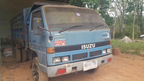 ISUZU NPR จัดไฟแนนซ์ได้ 300,000 บาทคะ ขายกลางอากาศไป เพชรบุรีคะ