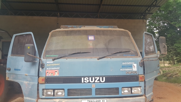 ISUZU NPR จัดไฟแนนซ์ได้ 300,000 บาทคะ ขายกลางอากาศไป เพชรบุรีคะ
