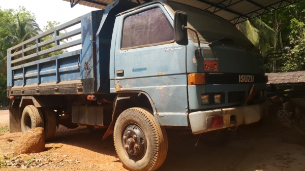 ISUZU NPR จัดไฟแนนซ์ได้ 300,000 บาทคะ ขายกลางอากาศไป เพชรบุรีคะ
