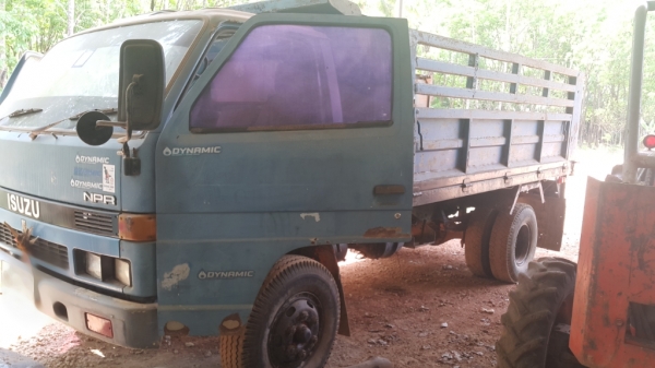 ISUZU NPR จัดไฟแนนซ์ได้ 300,000 บาทคะ ขายกลางอากาศไป เพชรบุรีคะ