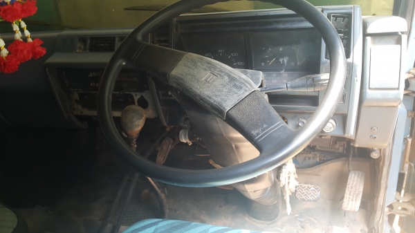 ISUZU NPR จัดไฟแนนซ์ได้ 300,000 บาทคะ ขายกลางอากาศไป เพชรบุรีคะ