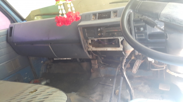 ISUZU NPR จัดไฟแนนซ์ได้ 300,000 บาทคะ ขายกลางอากาศไป เพชรบุรีคะ