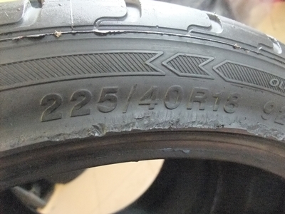 ยางจีน 225/40/18 ปี10กับ11 อย่างละเส้น