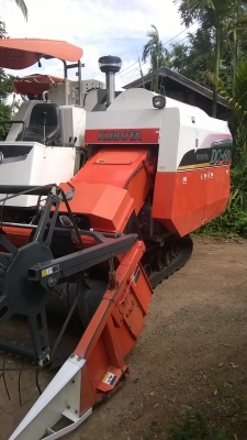 ขายด่วนรถเกี่ยวข้าวdc60พร้อมพ่วงลาก 379000 บาท