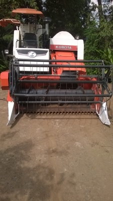 ขายด่วนรถเกี่ยวข้าวdc60พร้อมพ่วงลาก 379000 บาท