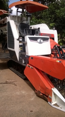 ขายด่วนรถเกี่ยวข้าวdc60พร้อมพ่วงลาก 379000 บาท