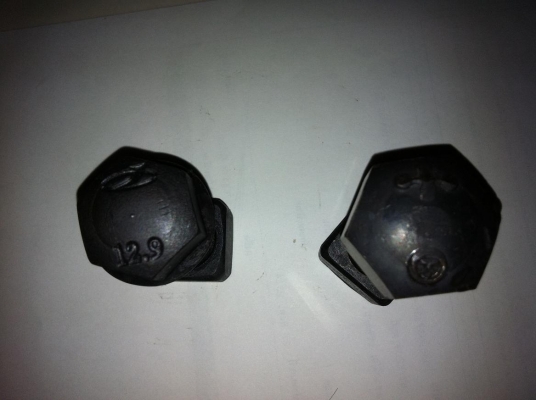 น็อตยึดแผ่นแทร็ค น็อตยึดแผ่นแทร็ค