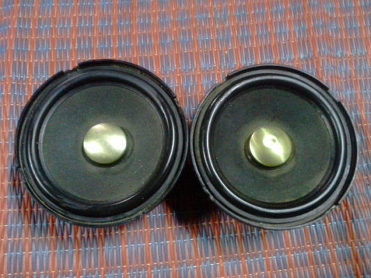 ลำโพง 3.5" Quart กระดุมทอง