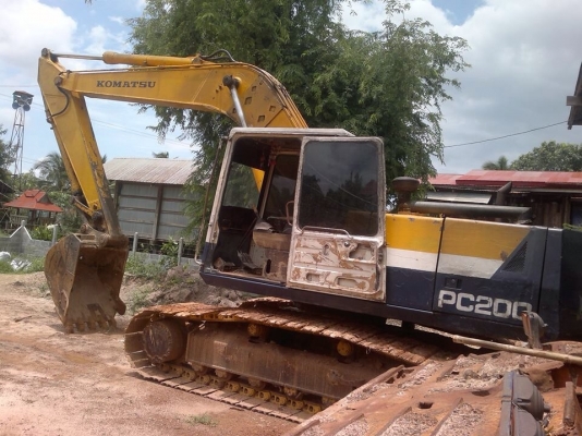 ขายด่วน  รถแบคโฮ  KOMATSU   200  รุ่น 5  พร้อมใช้งาน  สภาพดี
