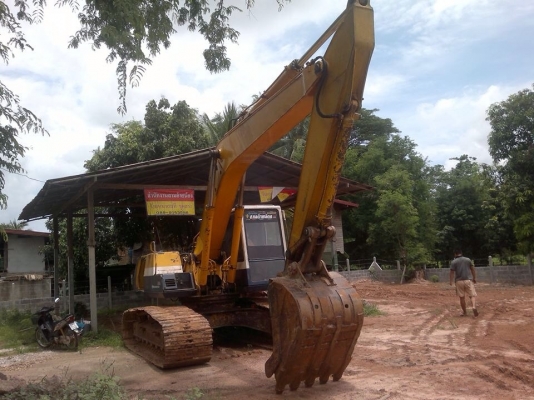 ขายด่วน  รถแบคโฮ  KOMATSU   200  รุ่น 5  พร้อมใช้งาน  สภาพดี