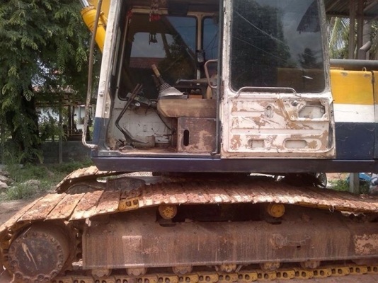 ขายด่วน  รถแบคโฮ  KOMATSU   200  รุ่น 5  พร้อมใช้งาน  สภาพดี