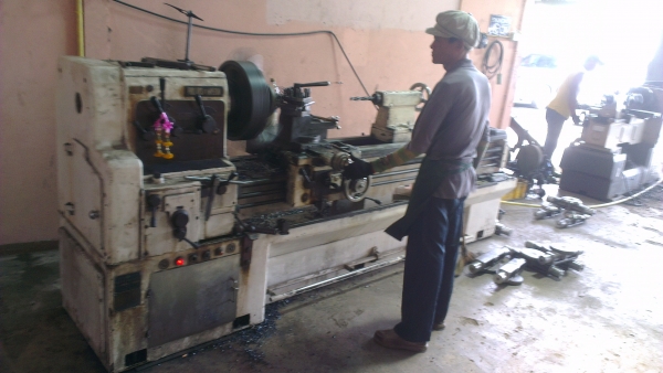 Sell> ขายแท่นกลึงมือสอง Yam Taiwan 10 ฟุต 3 เพลา มีเบลค เครื่องพร้อมใช้งาน อุปกรณ์ครบ หน้าแท่นสวย ราคาโดนใจ นครปฐมครับ