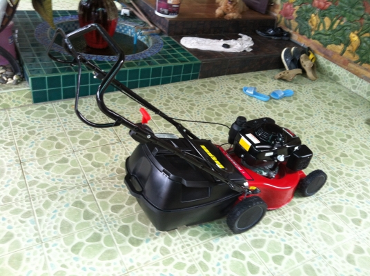 ขายรถเข็นตัดหญ้าอัตโนมัติ Honda 4 จังหวะ 5.5 แรงม้า