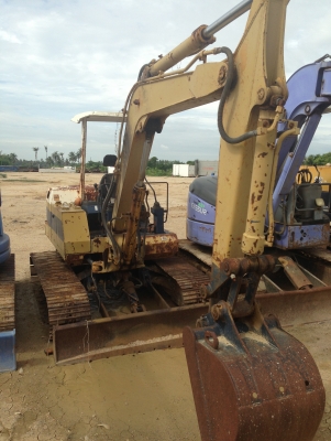 ขายรถแบคโฮ KOMATSU รุ่น PC40-5