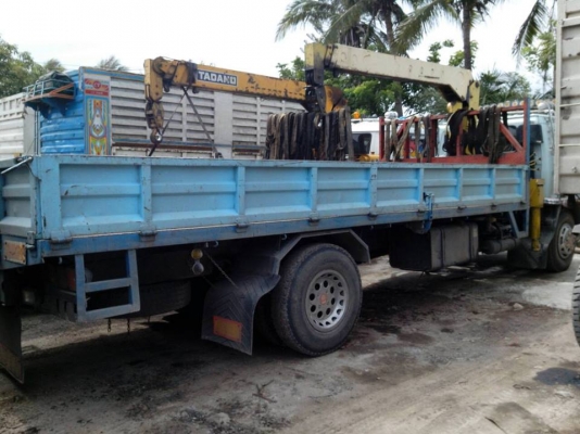 รถบรรทุก 6 ล้อ