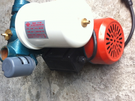 ป้็มน้ำอัตโนมัติขนาด 370 W.ดูดได้ลึก 9 ม. ส่งขึ้นสูงได้ 32 ม. จะหยุดเองเมื่อไม่มีการเปิดใช้น้ำ และจะทำงานเองเมื่อเปิดใช้น้ำ