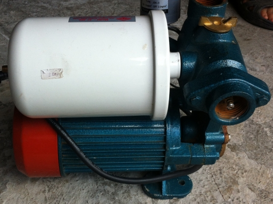 ป้็มน้ำอัตโนมัติขนาด 370 W.ดูดได้ลึก 9 ม. ส่งขึ้นสูงได้ 32 ม. จะหยุดเองเมื่อไม่มีการเปิดใช้น้ำ และจะทำงานเองเมื่อเปิดใช้น้ำ