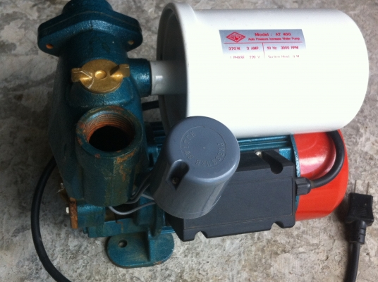 ป้็มน้ำอัตโนมัติขนาด 370 W.ดูดได้ลึก 9 ม. ส่งขึ้นสูงได้ 32 ม. จะหยุดเองเมื่อไม่มีการเปิดใช้น้ำ และจะทำงานเองเมื่อเปิดใช้น้ำ