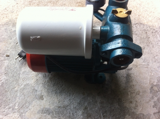 ป้็มน้ำอัตโนมัติขนาด 370 W.ดูดได้ลึก 9 ม. ส่งขึ้นสูงได้ 32 ม. จะหยุดเองเมื่อไม่มีการเปิดใช้น้ำ และจะทำงานเองเมื่อเปิดใช้น้ำ