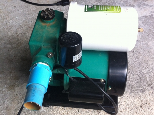 ป้็มน้ำอัตโนมัติ WYATT ขนาด 180 W.ดูดได้ลึก 8 ม. ส่งขึ้นสูงได้ 30 ม. จะหยุดเองเมื่อไม่มีการเปิดใช้น้ำ และจะทำงานเองเมื่อเปิดใช้น้