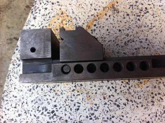 ปากกาถอด-จับช่วยจับยึดชิ้นงานอย่างเร็ว ของเครื่องขณะทำงาน เลือนปากได้หลายตำแหน่ง