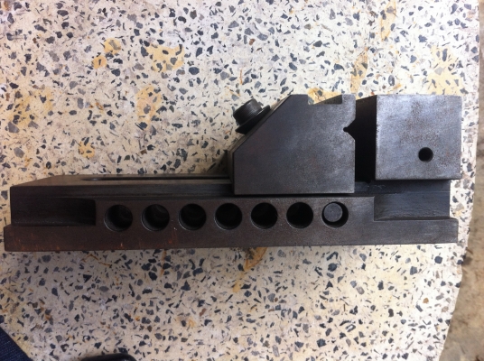 ปากกาถอด-จับช่วยจับยึดชิ้นงานอย่างเร็ว ของเครื่องขณะทำงาน เลือนปากได้หลายตำแหน่ง