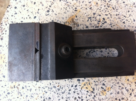 ปากกาถอด-จับช่วยจับยึดชิ้นงานอย่างเร็ว ของเครื่องขณะทำงาน เลือนปากได้หลายตำแหน่ง