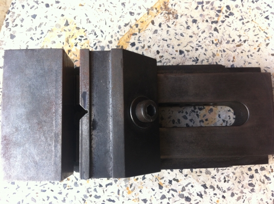 ปากกาถอด-จับช่วยจับยึดชิ้นงานอย่างเร็ว ของเครื่องขณะทำงาน เลือนปากได้หลายตำแหน่ง