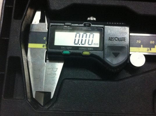 เวอร์เนียดิจิตอล mitutoyo 6 นิ้ว วัดงานได้ละเอียด 0.01  วัดกว้าง ยาว ลึก นอก-ใน  จากญี่ปุ่นแท้(มี 8 อัน