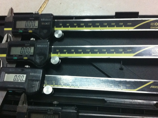 เวอร์เนียดิจิตอล mitutoyo 6 นิ้ว วัดงานได้ละเอียด 0.01 วัดกว้าง ยาว ลึก นอก-ใน จากญี่ปุ่นแท้(มี 8 อัน เวอร์เนียดิจิตอล mitutoyo 6 นิ้ว วัดงานได้ละเอียด 0.01 วัดกว้าง ยาว ลึก นอก-ใน จากญี่ปุ่นแท้(มี 8 อัน