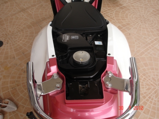 ขายHonda scoopy i ปี 2011 ลาย Vivid me สีชมพูขาว สภาพใหม่มาก รถ 6เดือน โทร.0819858268 ,0800130001