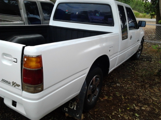 ISUZU TFR มังกรทอง SPACE CAB SL 2.5 MT ปี 35 เครื่องดีมากไม่มีเยิ้ม ภายในเก๋งสะอาดสวย แอร์เย็นจัด พวงมาลัยเพาเวอร์ กระบะไม่มีที่ผุ ปูพื้นยางด้วยแม็กลายเนอร์ ช่วงล่างคัชซีไม่ผุ ยางสภาพดี 4 เส้นประมาณ 60\% พร้อมใช้งาน เอกสารทะเบียนภาษีครบไม่มีขาดพร้อมโอน ราค
