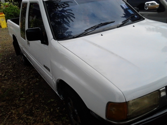 ISUZU TFR มังกรทอง SPACE CAB SL 2.5 MT ปี 35 เครื่องดีมากไม่มีเยิ้ม ภายในเก๋งสะอาดสวย แอร์เย็นจัด พวงมาลัยเพาเวอร์ กระบะไม่มีที่ผุ ปูพื้นยางด้วยแม็กลายเนอร์ ช่วงล่างคัชซีไม่ผุ ยางสภาพดี 4 เส้นประมาณ 60\% พร้อมใช้งาน เอกสารทะเบียนภาษีครบไม่มีขาดพร้อมโอน ราค