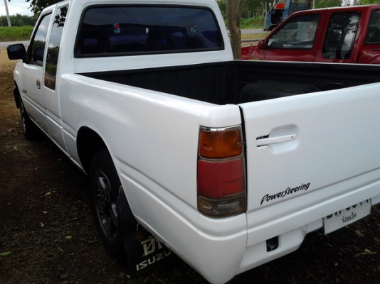 ISUZU TFR มังกรทอง SPACE CAB SL 2.5 MT ปี 35 เครื่องดีมากไม่มีเยิ้ม ภายในเก๋งสะอาดสวย แอร์เย็นจัด พวงมาลัยเพาเวอร์ กระบะไม่มีที่ผุ ปูพื้นยางด้วยแม็กลายเนอร์ ช่วงล่างคัชซีไม่ผุ ยางสภาพดี 4 เส้นประมาณ 60\% พร้อมใช้งาน เอกสารทะเบียนภาษีครบไม่มีขาดพร้อมโอน ราค