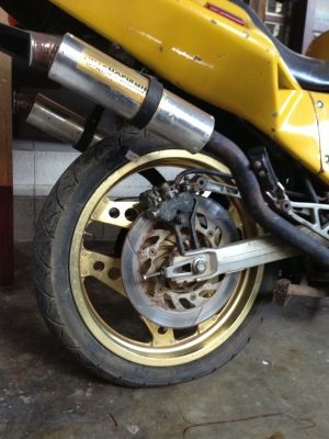 ลดราคาคับล้มโปรเจ็กขายด่วนvfr750 มีอินวอยตามสภาพไม่ติดคับอะไหล่ครบเ อาไปปั่นได้คับ