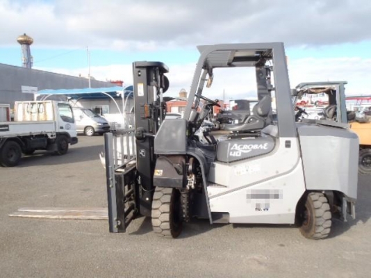 ขายฟอร์คลิฟต์  FORKLIFT TCM  AT   3TON  SIDE SHIF ระบบล้อเลี้ยว 180 องศา ขอบคุณมากครับพี่ ระพินย์