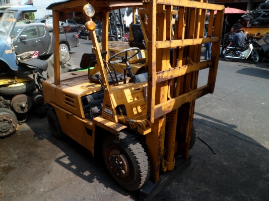 ขายรถยก komatsu fd 2.5 ตัน