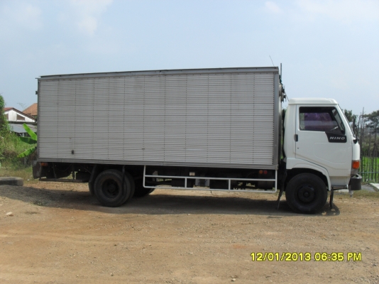 ขาย HINO FC120 ตู้แห้ง 3 บาน ยาว 5.5 เมตร ปี37