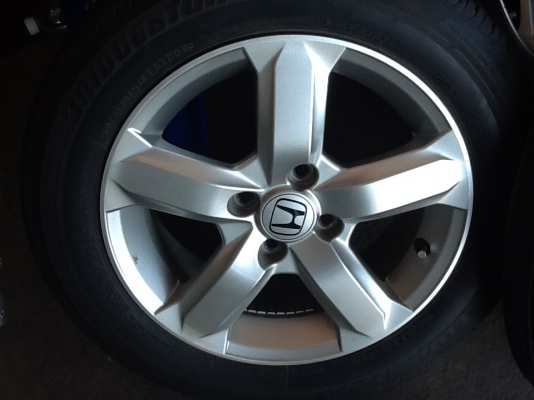 ขายล้อเดิม Honda ขอบ15 4รู100 พร้อมยางสวยๆ