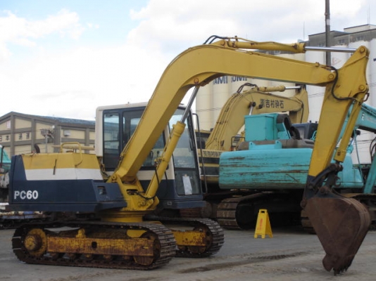 รถขุดดิน PC60-6 สภาพสวย รถเก่านอก ไม่เคยใช้งานในไทย โทร.081-373-0559 รถขุดดิน PC60-6 สภาพสวย รถเก่านอก ไม่เคยใช้งานในไทย โทร.081-373-0559