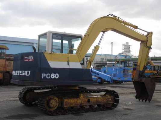 รถขุดดิน PC60-6  สภาพสวย  รถเก่านอก  ไม่เคยใช้งานในไทย  โทร.081-373-0559