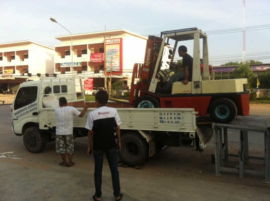 ขายฟอร์คลิฟต์ NISSAN RGH02   3 TON  เกียร์ AT  ขอบคุณมากครับ พี่วีรยุทธ