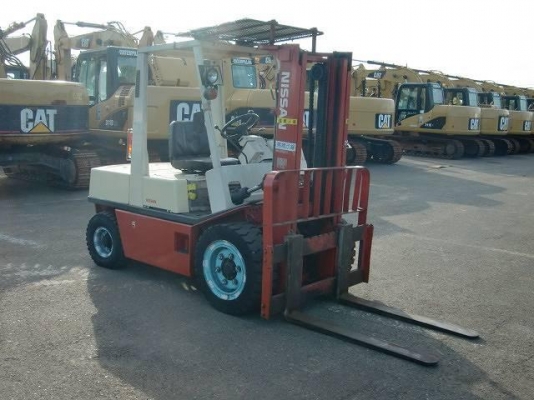 ขายฟอร์คลิฟต์ NISSAN RGH02   3 TON  เกียร์ AT  ขอบคุณมากครับ พี่วีรยุทธ